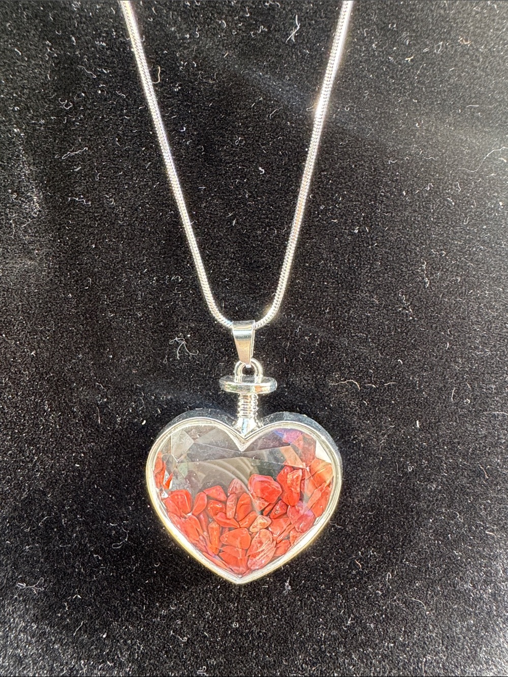 Pendant Heart Pendant Necklace with Red Stone Chips